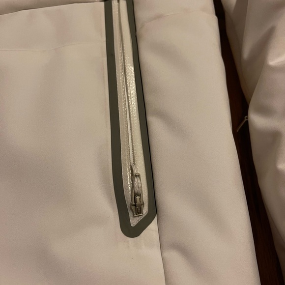 Obermeyer Women's White COSIMA Ski Jacket - Picture 5 of 15